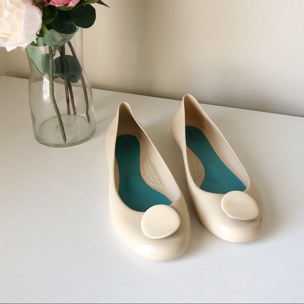 Oka B cream flats